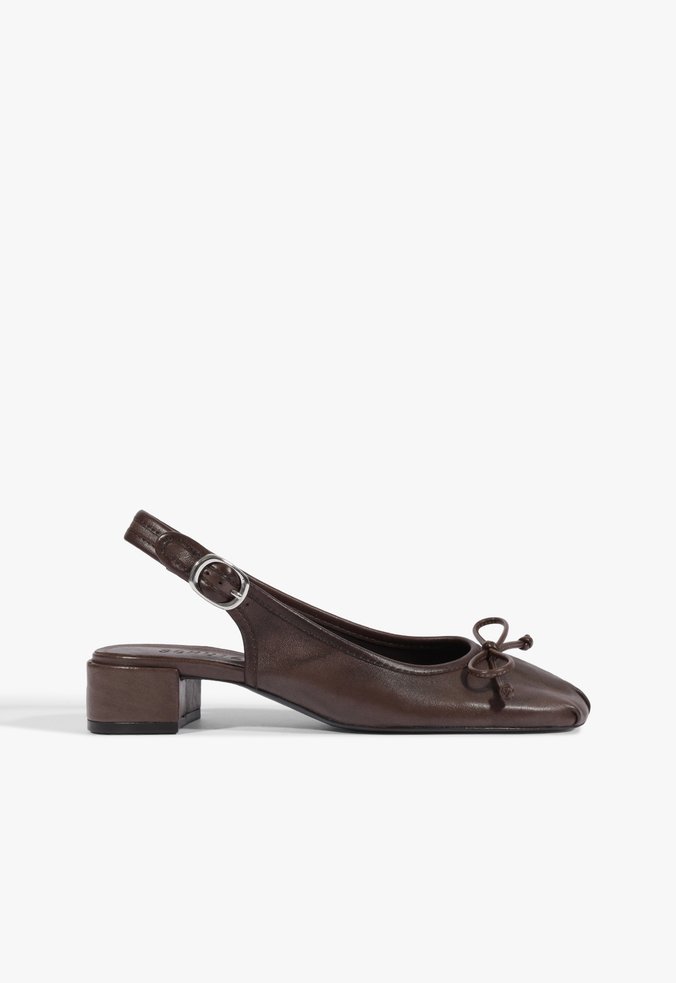 Scarpin Pietra Bico Redondo Couro Marrom Escuro