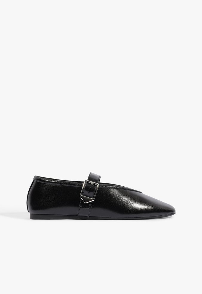 Sapatilha Vick Buckle Couro Preta