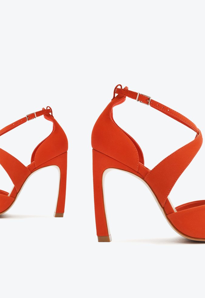 Sapato Scarpin Nobuck Skyla Vermelho Sapato Scarpin Nobuck Skyla Vermelho