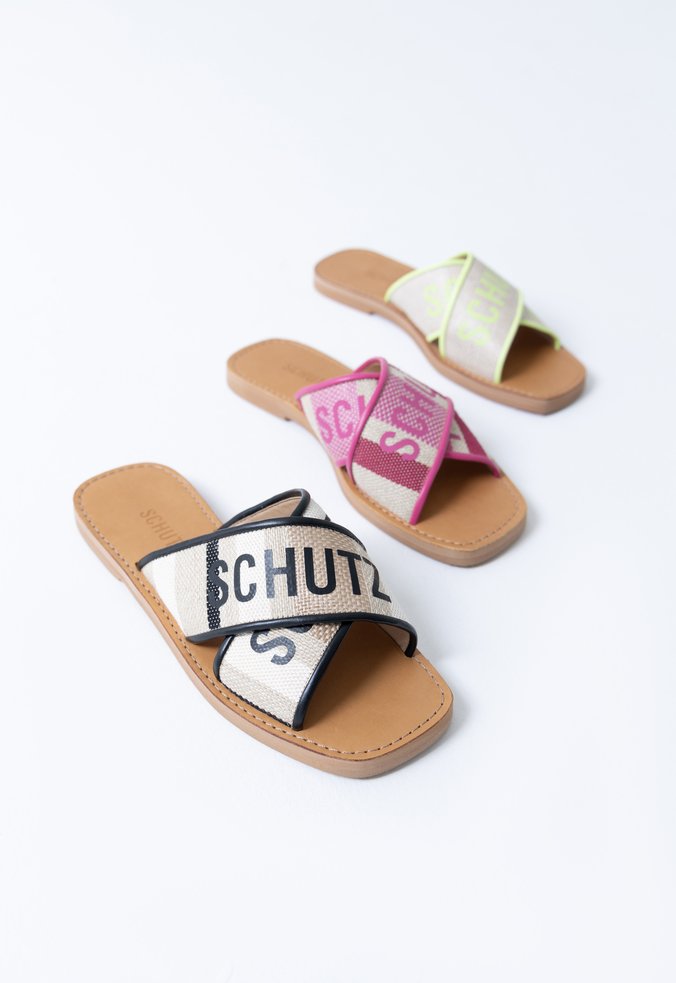 Sandália Rasteira de X Schutz Ráfia Preta