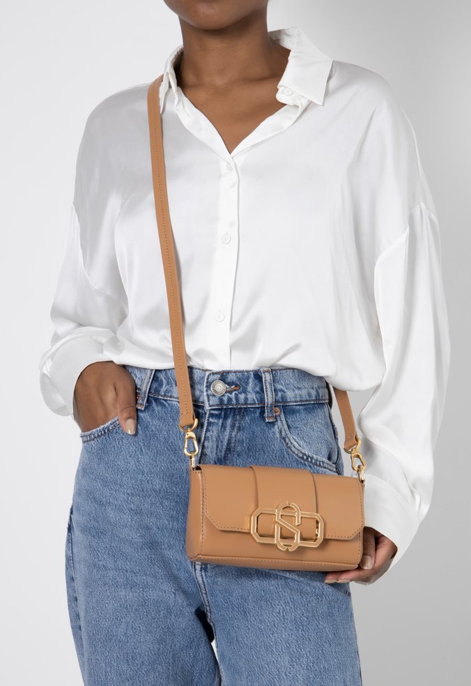 Bolsa Tiracolo Pequena Annie Couro Bege | Schutz