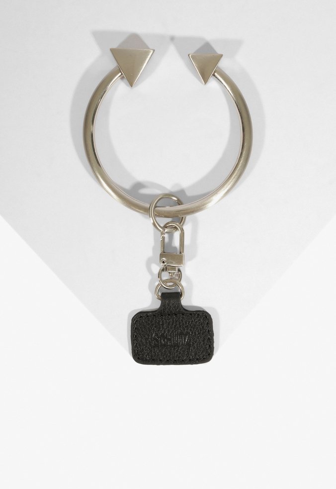 Bag Charm Virgo Piercing Couro Preto