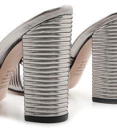 Sandália Mule Texturas Metalizada Prata