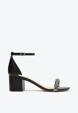 Sandália Logo Pedrarias Salto Bloco Preta