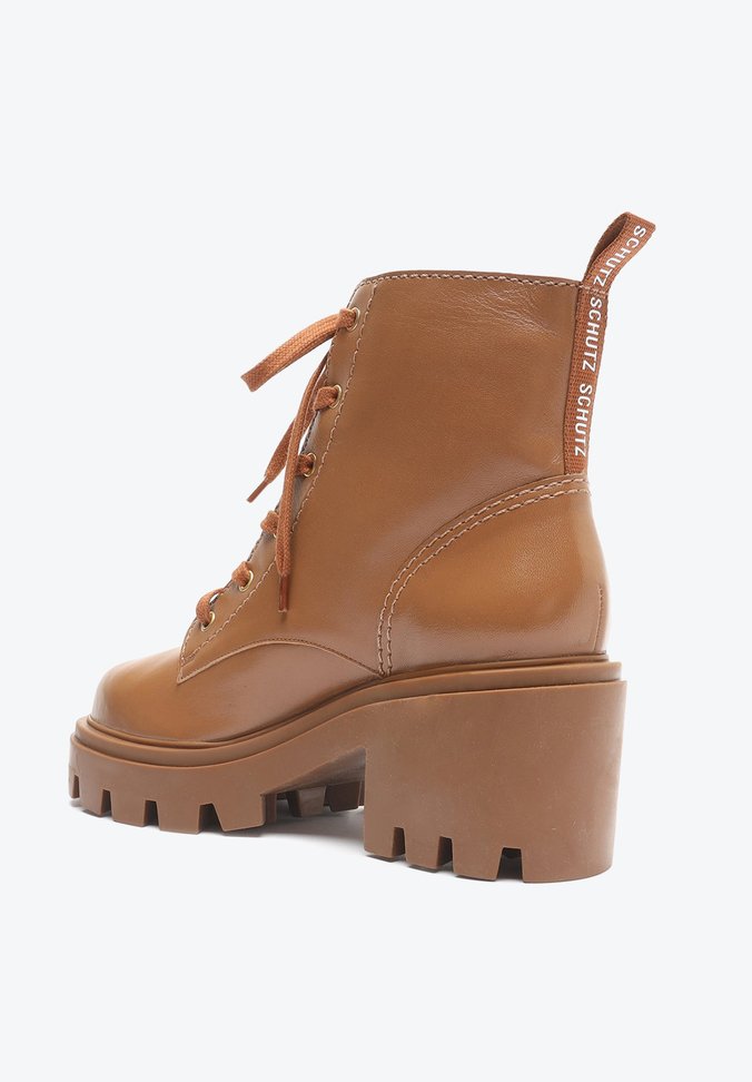Bota Coturno Salto Médio Couro Avelã