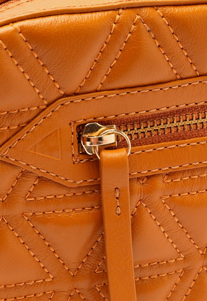 Bolsa Tiracolo Lili Matelassê Caramelo Bolsa Tiracolo Lili Matelassê Caramelo