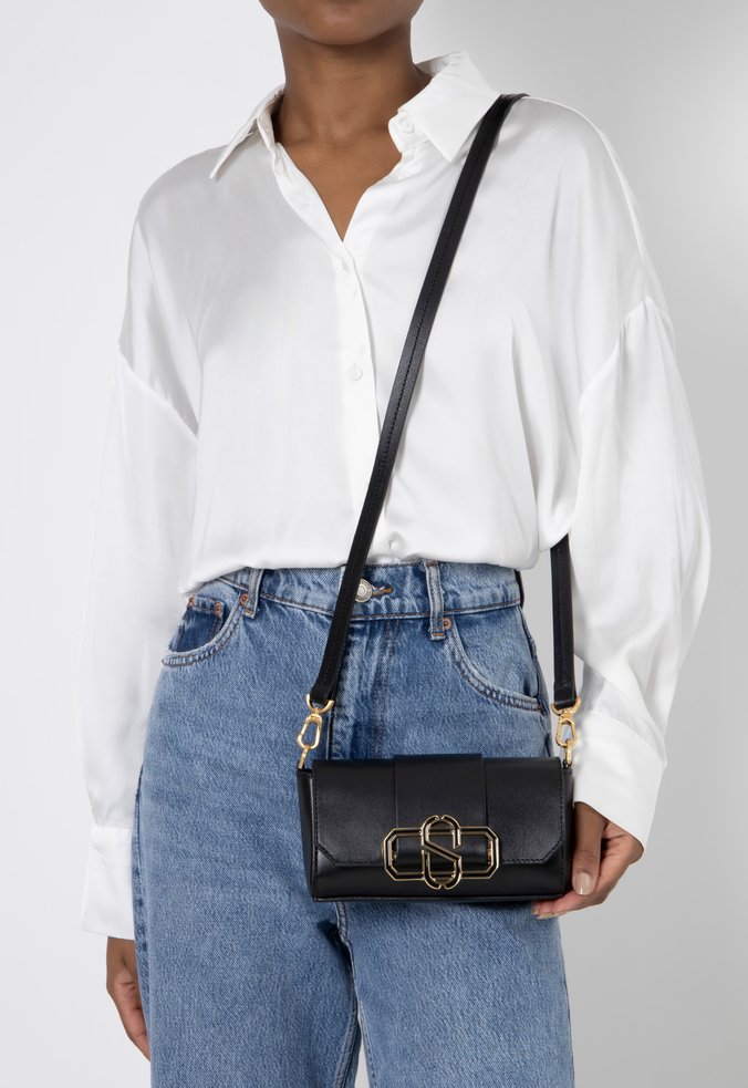 Bolsa Tiracolo Pequena Annie Couro Preta
