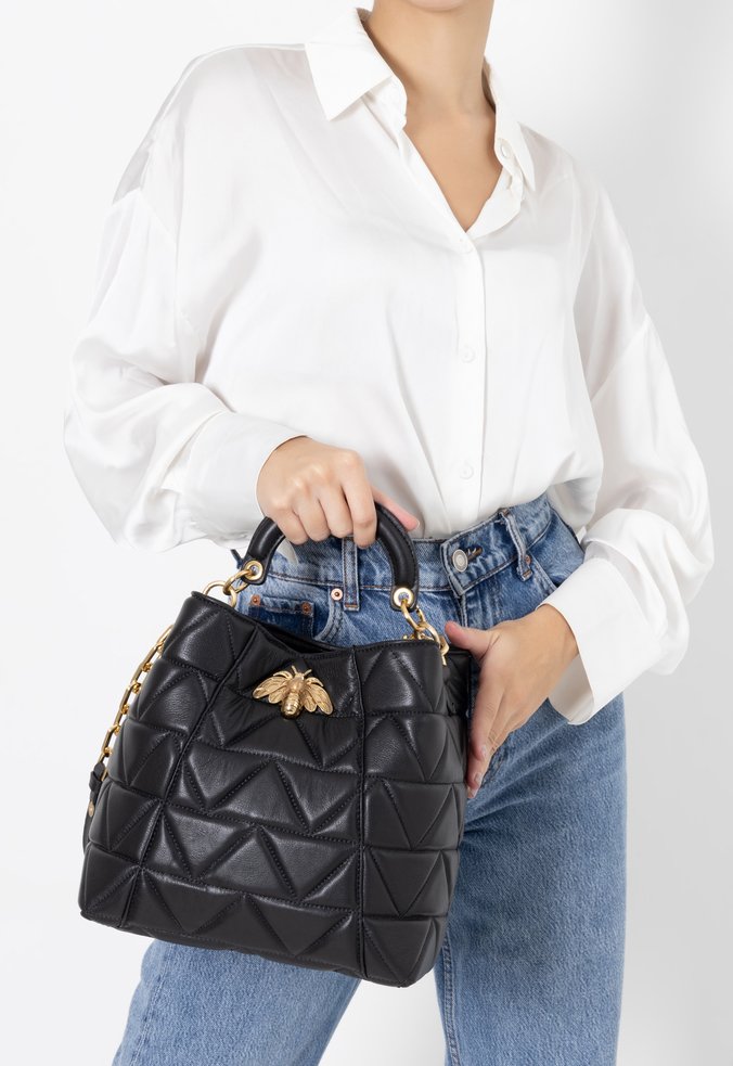 Bolsa Hobo  Believe Matelassê Couro Preta