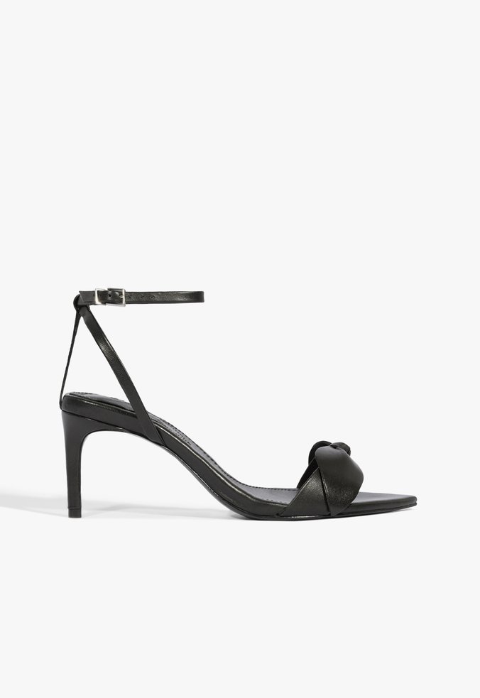 Sandália laço salto fino Preto