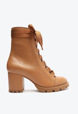 Bota Coturno Sofia Salto Médio Couro Amêndoa