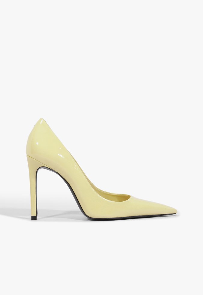 Scarpin Clara Bico Fino Couro Amarela