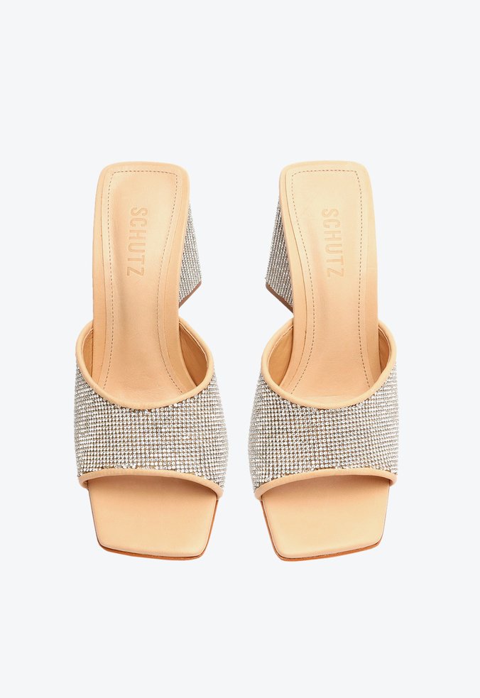 Sandália Mule Malha Brilho Bege e Prateada Sandália Mule Malha Brilho Bege e Prateada