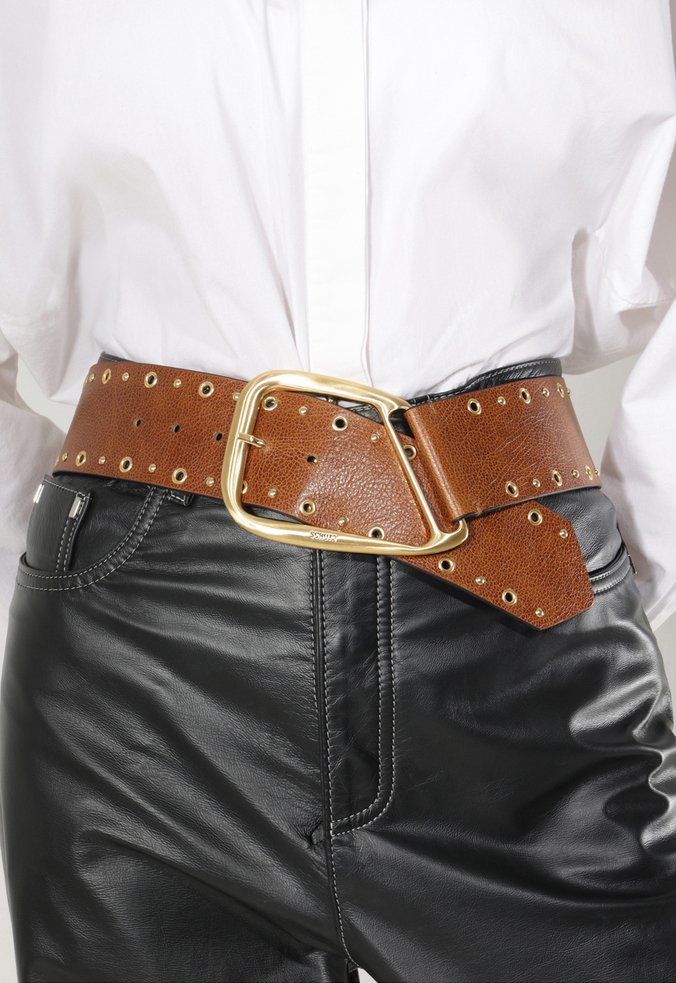 Cinto Jaipur Couro Tachas Marrom