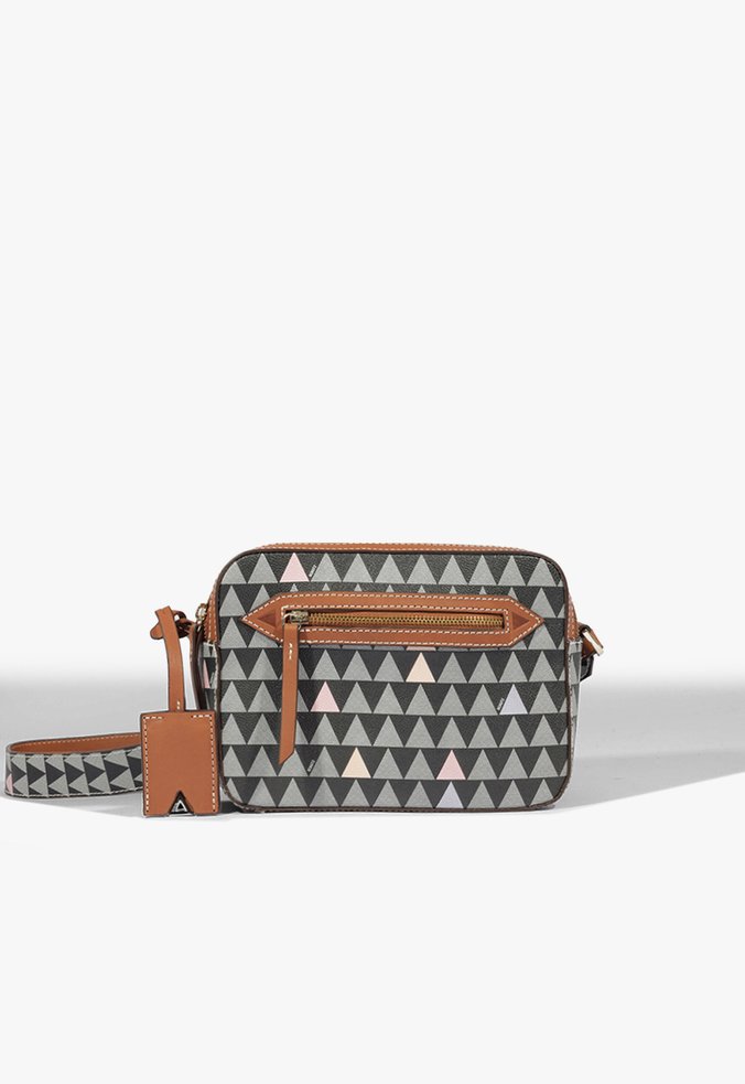 Bolsa Tiracolo Lili Triangle Preta
