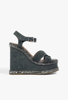 Sandália Plataforma Bico Quadrado Studs Couro Jeans