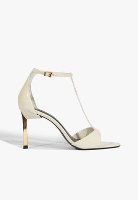 Sandália Off-White com Tira Central e Salto Fino