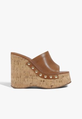 Sandália Plataforma Dalle Studs Couro Marrom