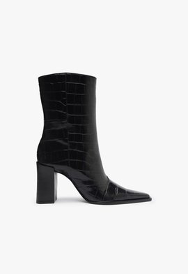 Bota Raffaela Couro Croco Preta