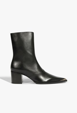 Bota Raffaela Cap Toe Couro Preta