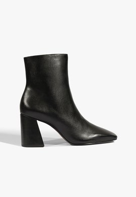 Bota City Chic Couro Salto Bloco Alto Preta