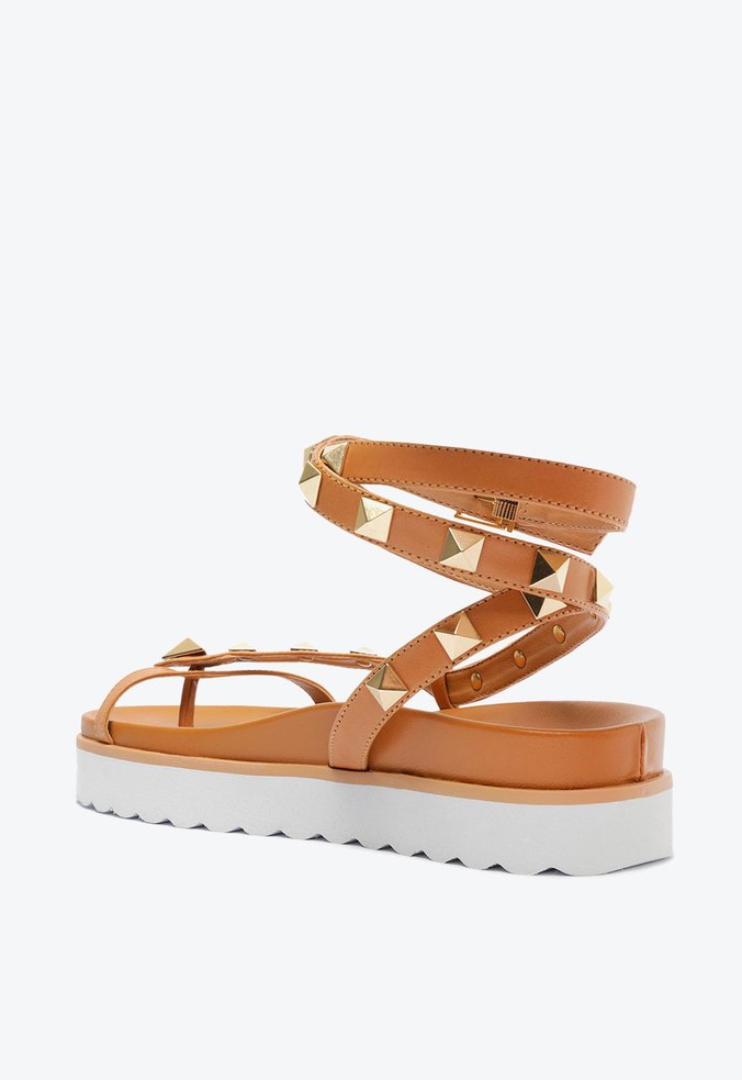 Sandália Papete Courtney Spikes Couro Bege Sandália Papete Courtney Spikes Couro Bege