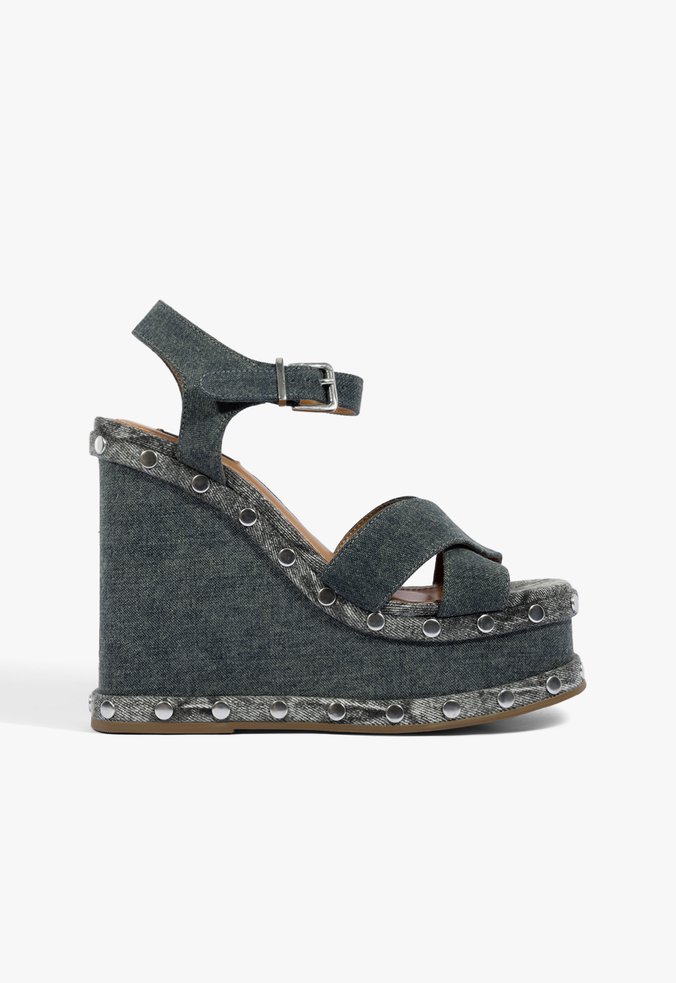 Sandália Plataforma Bico Quadrado Studs Couro Jeans
