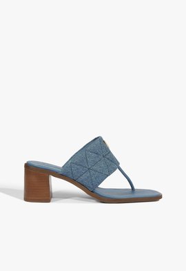 Sandália Mule Salto Bloco Matelassê Jeans