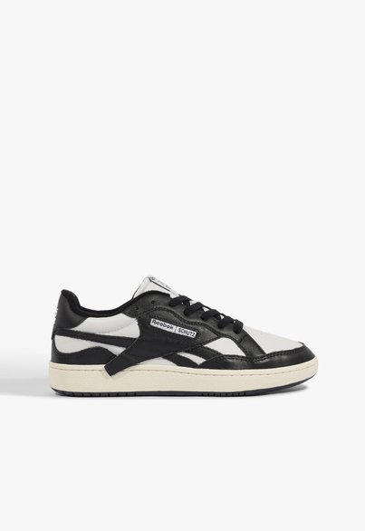 Tênis Reebok Preto Sola Bicolor | Schutz