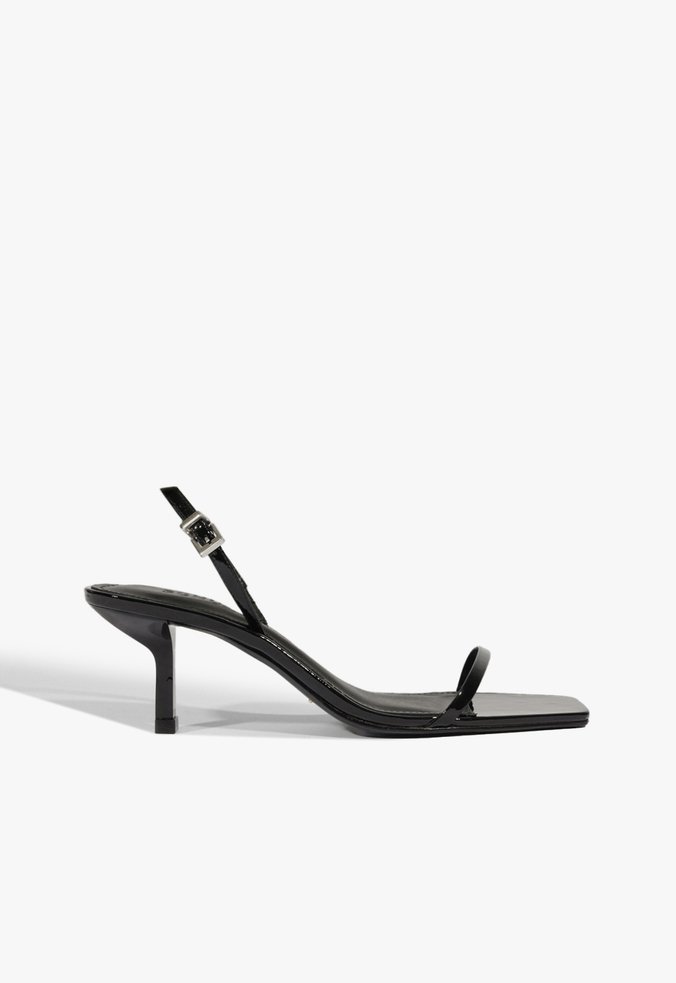 Sandália Judith Preta