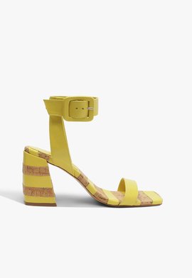 Sandália Amarela Salto Bloco Texturizado