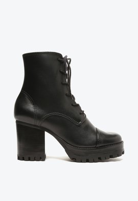Bota Coturno Jeannine Tratorado Couro Preta