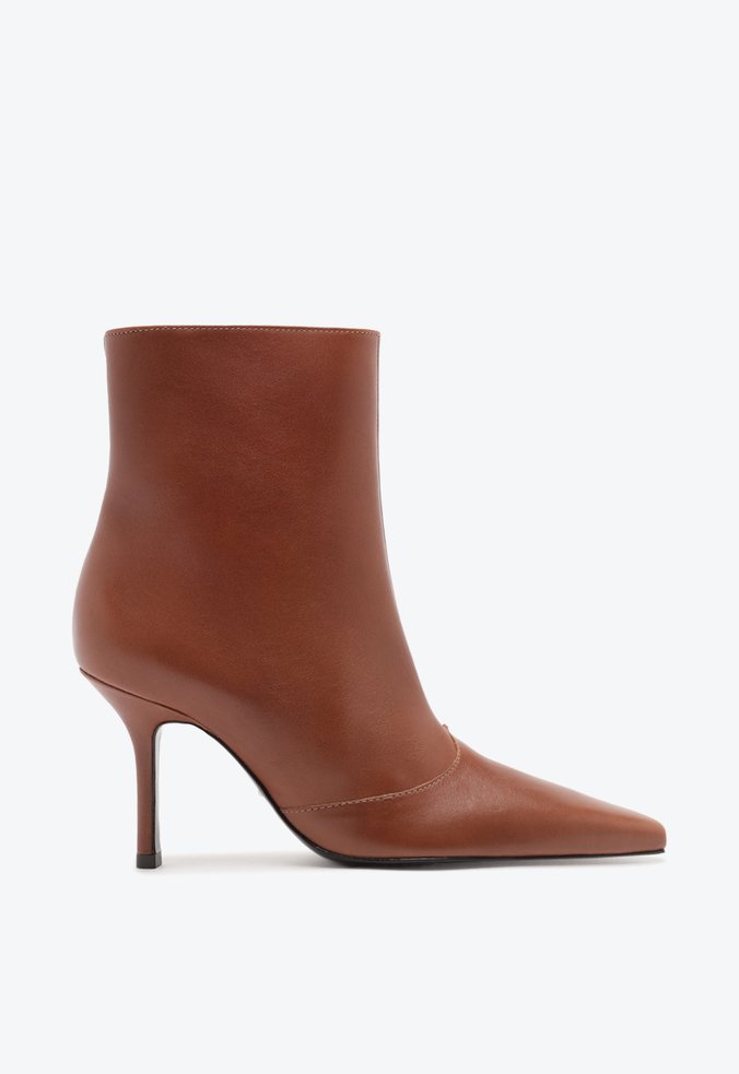Bota Raffaela Stiletto Couro Marrom