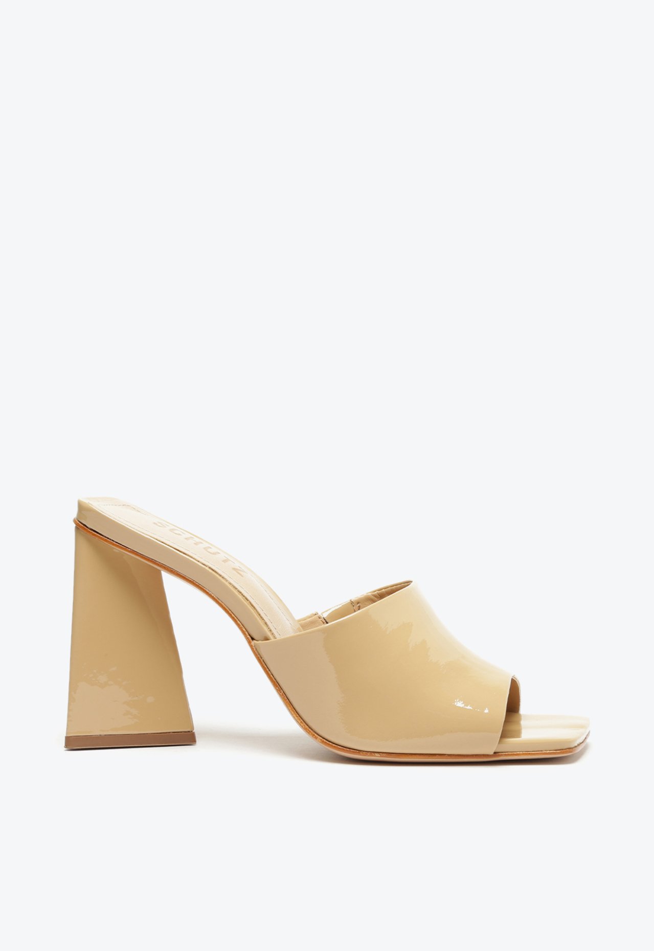 mi_chan.　1001 Hires-A1383200070001U-01.png