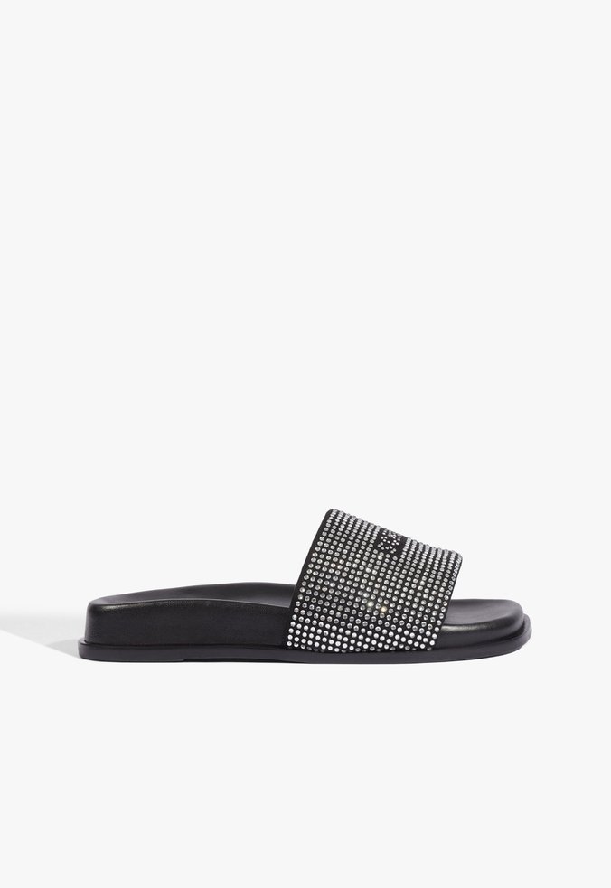 Papete Bico Quadrado Studs Preta
