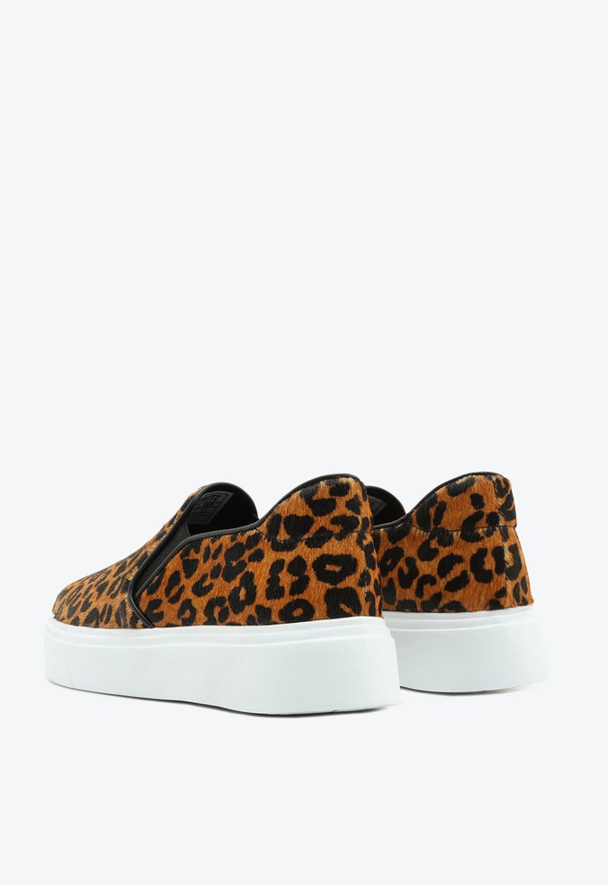 Tênis slip top on de oncinha