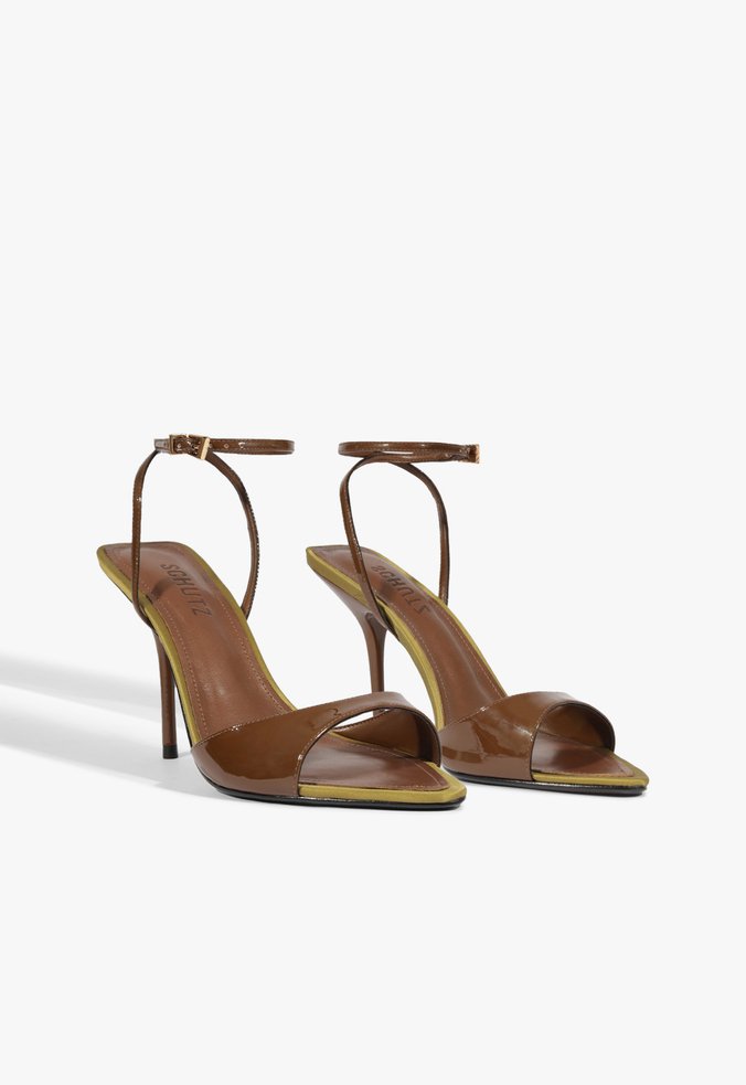 Sandália Salto Elodie Buckle Verniz Couro Marrom | Schutz