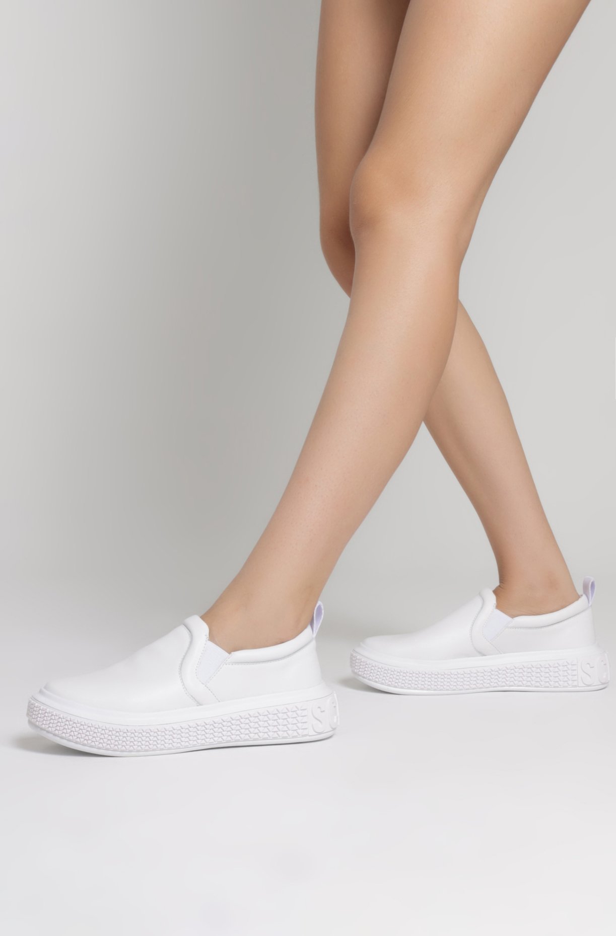 Slip on schutz branco store