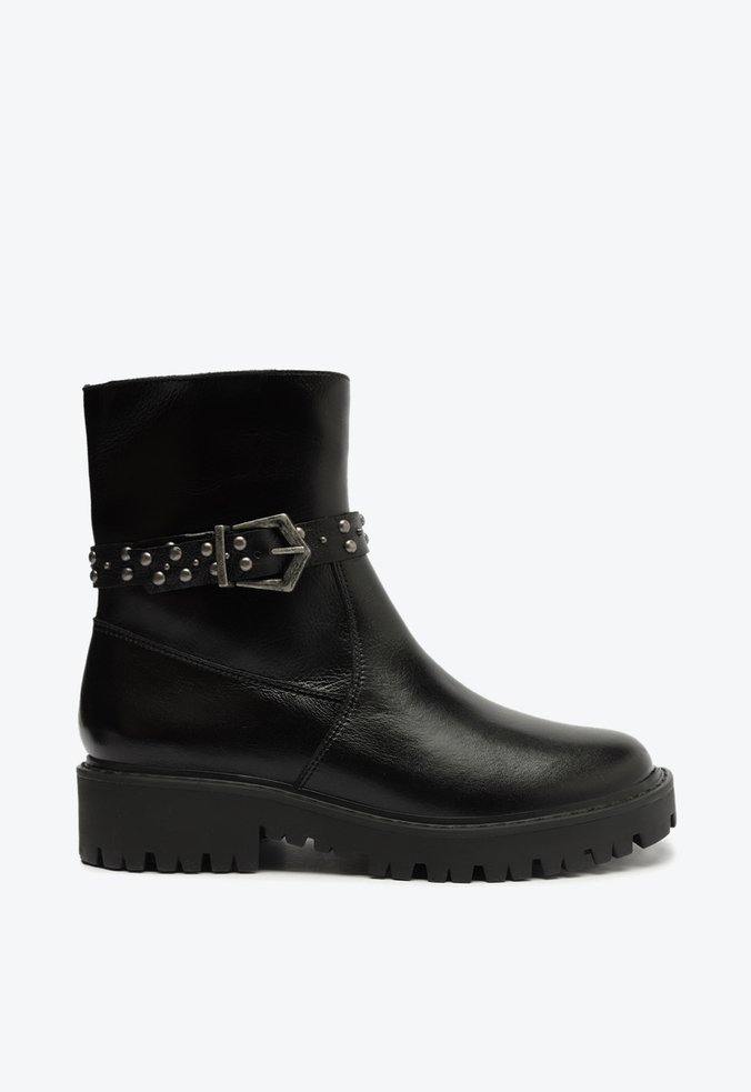 Bota Lyn Studs Tratorada Couro Preta