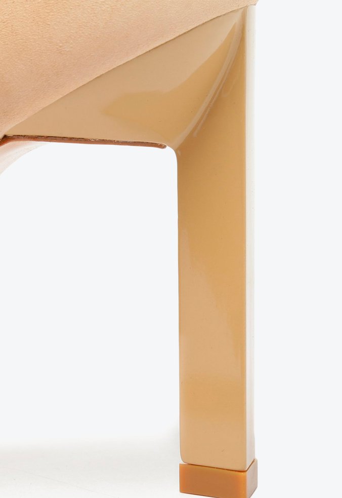 Sapato Scarpin Salto Alto Nobuck Bege Sapato Scarpin Salto Alto Nobuck Bege