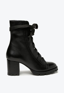 Bota Coturno Salto Médio Sofia Couro Preta