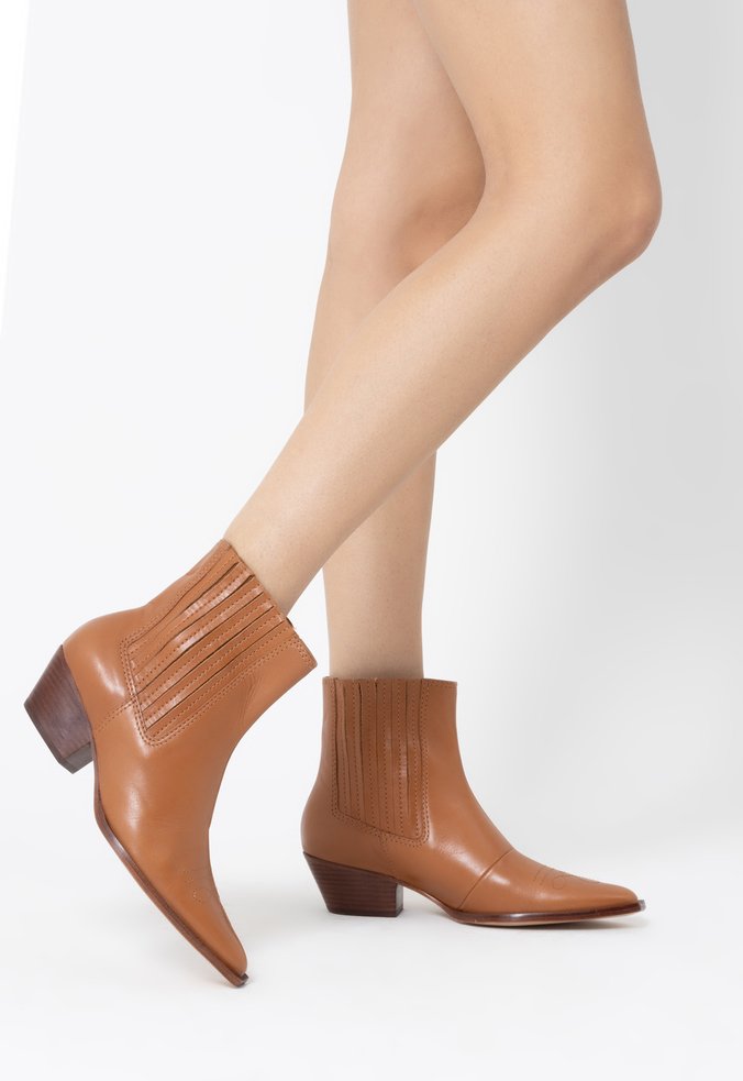 Bota Western Briani Salto Bloco Baixo Couro Marrom Claro